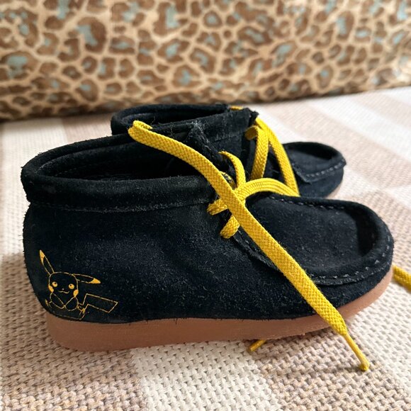 Clarks Original Pokemon Wallabee Mist Pikachu Suede Black Boot Shoe Kids 10 - Picture 1 of 5